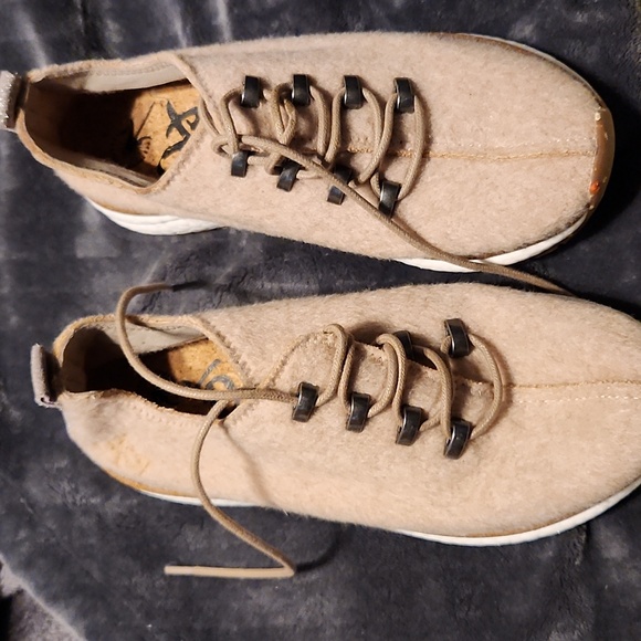 OTBT wool & Alpaca white and tan sneakers - Picture 2 of 8